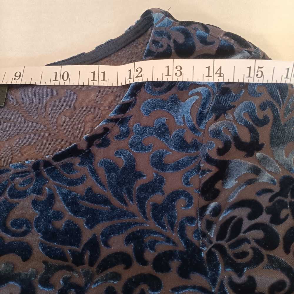 Karen Kane Top Women's Size Small Blue Velvet Burnout Top Blue Boat Neck - Picture 4 of 9